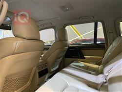 تۆیۆتا لاند کروزەر